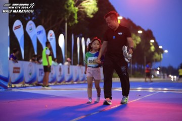 BINH DUONG NEW CITY HALF MARATHON 2024 - Ảnh #1729354