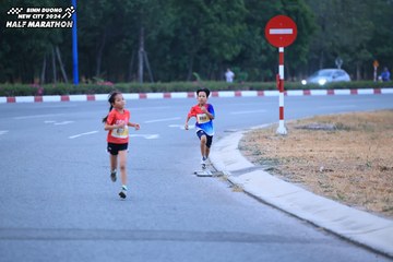 BINH DUONG NEW CITY HALF MARATHON 2024 - Ảnh #1726133