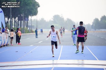 BINH DUONG NEW CITY HALF MARATHON 2024 - Ảnh #1772680