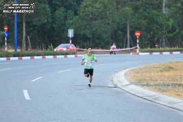 BINH DUONG NEW CITY HALF MARATHON 2024 - Ảnh #1735359