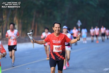 BINH DUONG NEW CITY HALF MARATHON 2024 - Ảnh #1750647