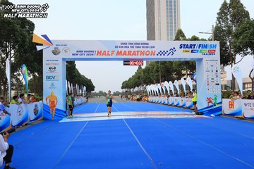 BINH DUONG NEW CITY HALF MARATHON 2024 - Ảnh #1736079