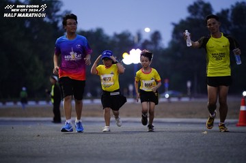 BINH DUONG NEW CITY HALF MARATHON 2024 - Ảnh #1725985