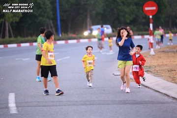BINH DUONG NEW CITY HALF MARATHON 2024 - Ảnh #1727081