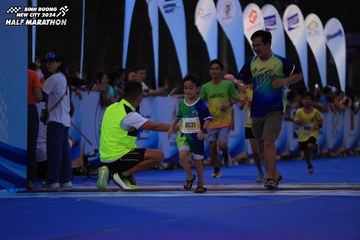 BINH DUONG NEW CITY HALF MARATHON 2024 - Ảnh #1729128