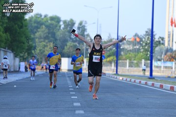 BINH DUONG NEW CITY HALF MARATHON 2024 - Ảnh #1766363