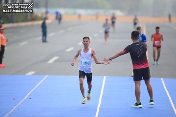 BINH DUONG NEW CITY HALF MARATHON 2024 - Ảnh #1738856