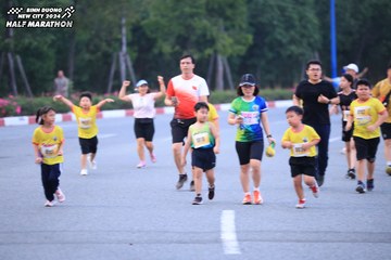 BINH DUONG NEW CITY HALF MARATHON 2024 - Ảnh #1726734