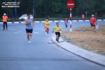 BINH DUONG NEW CITY HALF MARATHON 2024 - Ảnh #1726091