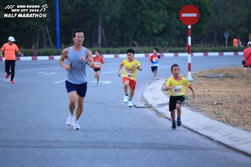 BINH DUONG NEW CITY HALF MARATHON 2024 - Ảnh #1726108
