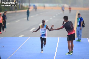BINH DUONG NEW CITY HALF MARATHON 2024 - Ảnh #1738825