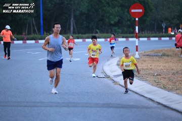 BINH DUONG NEW CITY HALF MARATHON 2024 - Ảnh #1726106