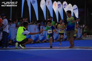 BINH DUONG NEW CITY HALF MARATHON 2024 - Ảnh #1729124