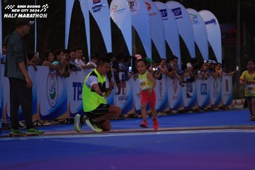 BINH DUONG NEW CITY HALF MARATHON 2024 - Ảnh #1729228