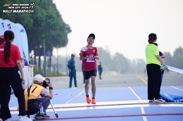 BINH DUONG NEW CITY HALF MARATHON 2024 - Ảnh #1771173
