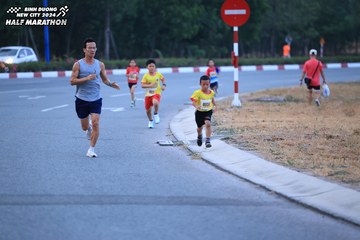BINH DUONG NEW CITY HALF MARATHON 2024 - Ảnh #1726098