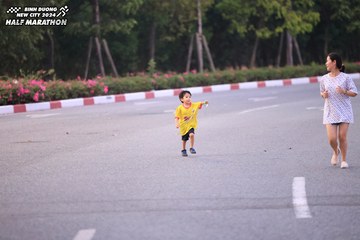 BINH DUONG NEW CITY HALF MARATHON 2024 - Ảnh #1727249