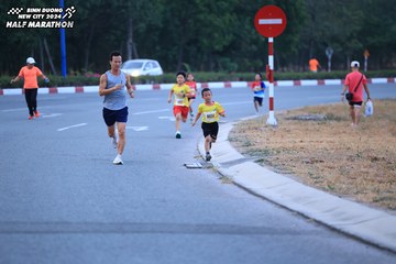 BINH DUONG NEW CITY HALF MARATHON 2024 - Ảnh #1726088