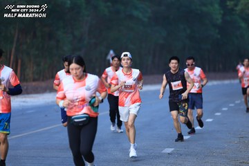 BINH DUONG NEW CITY HALF MARATHON 2024 - Ảnh #1750122