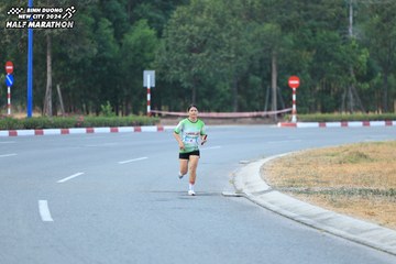 BINH DUONG NEW CITY HALF MARATHON 2024 - Ảnh #1735178