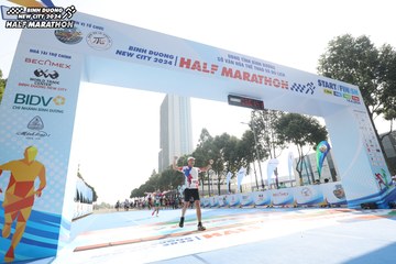 BINH DUONG NEW CITY HALF MARATHON 2024 - Ảnh #1819057
