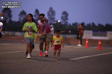 BINH DUONG NEW CITY HALF MARATHON 2024 - Ảnh #1728454