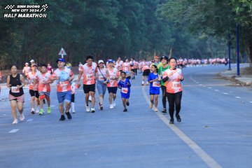 BINH DUONG NEW CITY HALF MARATHON 2024 - Ảnh #1772341