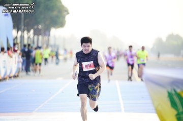 BINH DUONG NEW CITY HALF MARATHON 2024 - Ảnh #1759229