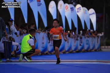 BINH DUONG NEW CITY HALF MARATHON 2024 - Ảnh #1729153