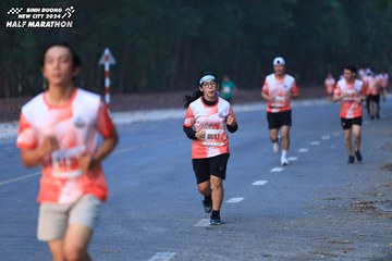 BINH DUONG NEW CITY HALF MARATHON 2024 - Ảnh #1750319