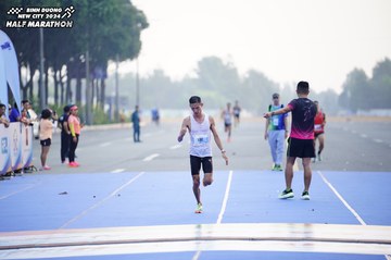 BINH DUONG NEW CITY HALF MARATHON 2024 - Ảnh #1772684
