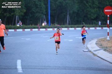 BINH DUONG NEW CITY HALF MARATHON 2024 - Ảnh #1726127