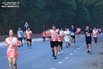 BINH DUONG NEW CITY HALF MARATHON 2024 - Ảnh #1750544