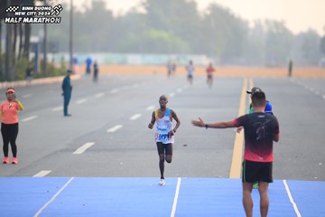 BINH DUONG NEW CITY HALF MARATHON 2024 - Ảnh #1738810