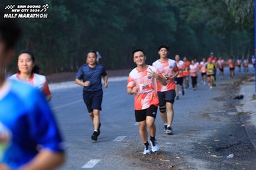 BINH DUONG NEW CITY HALF MARATHON 2024 - Ảnh #1750179
