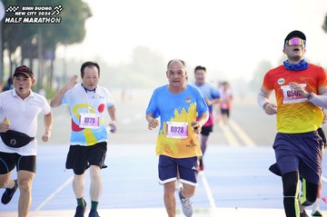BINH DUONG NEW CITY HALF MARATHON 2024 - Ảnh #1758410