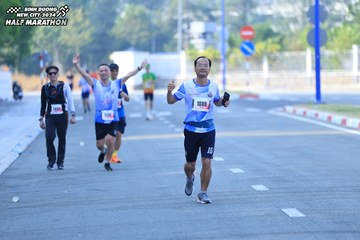 BINH DUONG NEW CITY HALF MARATHON 2024 - Ảnh #1768812