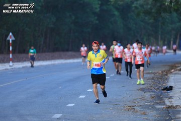 BINH DUONG NEW CITY HALF MARATHON 2024 - Ảnh #1750345
