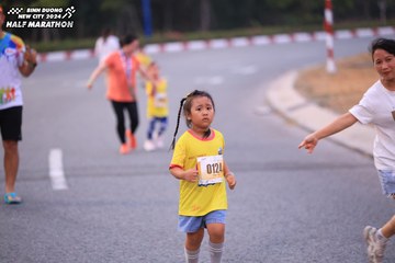 BINH DUONG NEW CITY HALF MARATHON 2024 - Ảnh #1727229