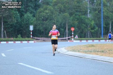 BINH DUONG NEW CITY HALF MARATHON 2024 - Ảnh #1735885