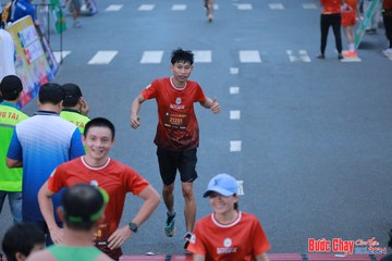 BƯỚC CHẠY CHÀO XUÂN THÀNH PHỐ QUẢNG NGÃI 2024 - Ảnh #1251559