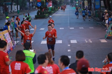 BƯỚC CHẠY CHÀO XUÂN THÀNH PHỐ QUẢNG NGÃI 2024 - Ảnh #1250454