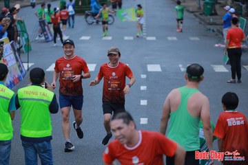 BƯỚC CHẠY CHÀO XUÂN THÀNH PHỐ QUẢNG NGÃI 2024 - Ảnh #1251827
