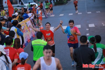 BƯỚC CHẠY CHÀO XUÂN THÀNH PHỐ QUẢNG NGÃI 2024 - Ảnh #1250749