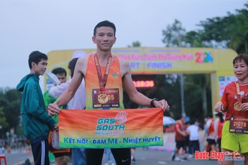BƯỚC CHẠY CHÀO XUÂN THÀNH PHỐ QUẢNG NGÃI 2024 - Ảnh #1221287