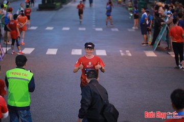 BƯỚC CHẠY CHÀO XUÂN THÀNH PHỐ QUẢNG NGÃI 2024 - Ảnh #1250380