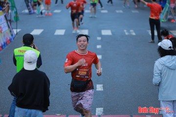 BƯỚC CHẠY CHÀO XUÂN THÀNH PHỐ QUẢNG NGÃI 2024 - Ảnh #1251770