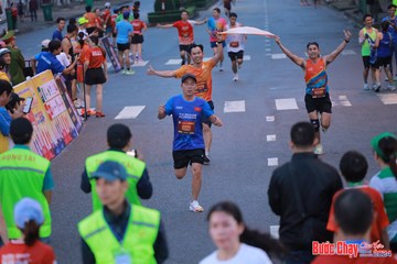 BƯỚC CHẠY CHÀO XUÂN THÀNH PHỐ QUẢNG NGÃI 2024 - Ảnh #1250720
