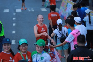 BƯỚC CHẠY CHÀO XUÂN THÀNH PHỐ QUẢNG NGÃI 2024 - Ảnh #1251162