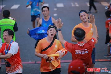 BƯỚC CHẠY CHÀO XUÂN THÀNH PHỐ QUẢNG NGÃI 2024 - Ảnh #1251027